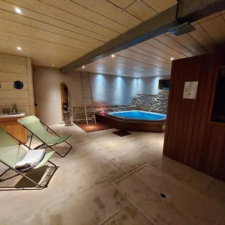 Chalet Wood &
